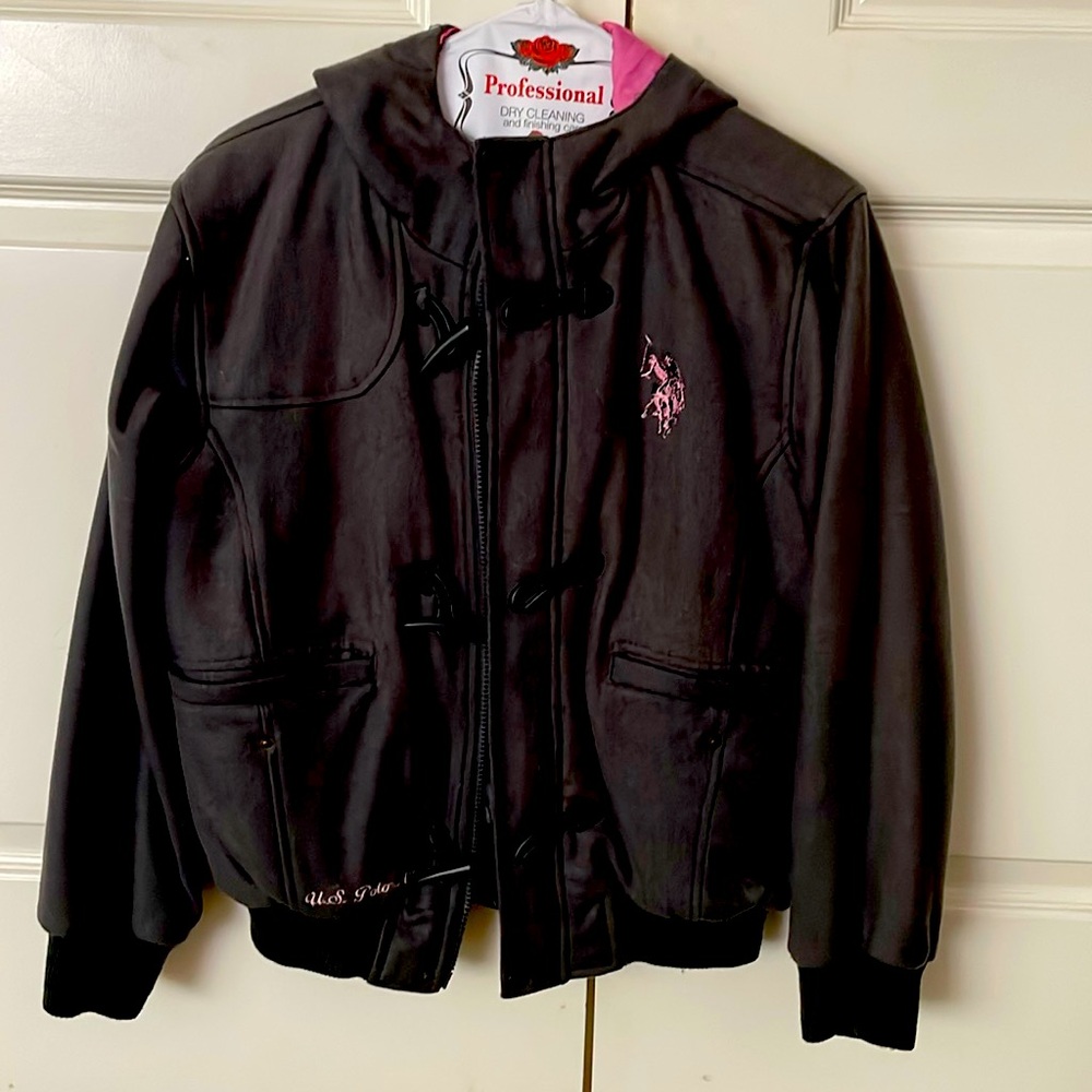 Pre loved bomber jacket. In great condition.
